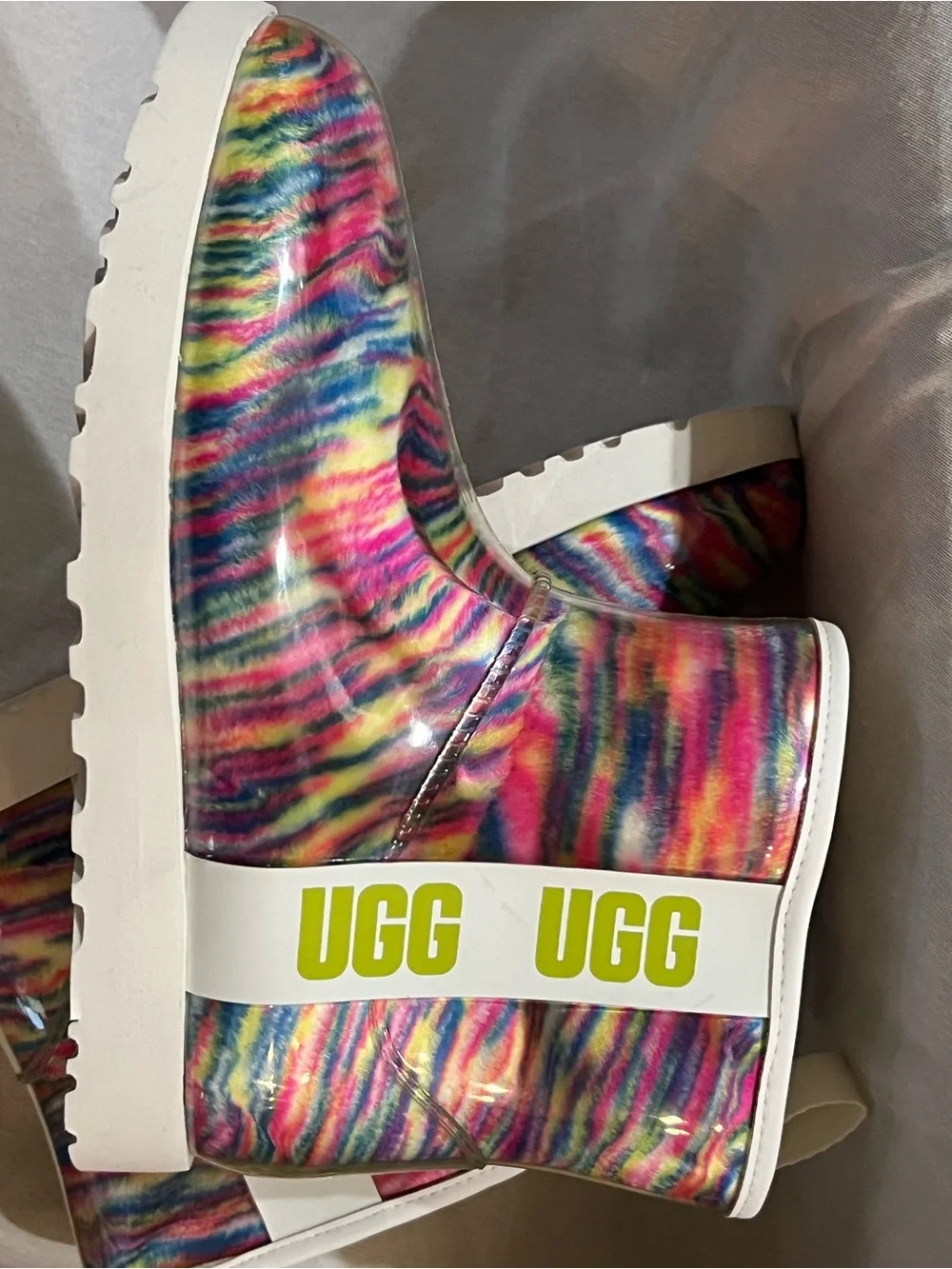 UGG Classic Clear Pixelate Mini Boot NWT size 10 - Picture 8 of 8